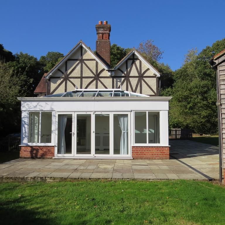 4 bedroom detached house to rent - Photo 1