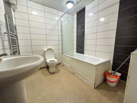 Double Room To Let - HP12 - Photo 4