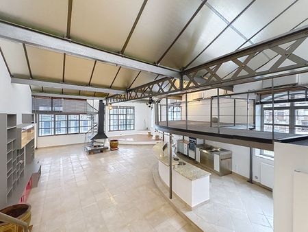 Location Appartement 5 pièces 206m² LYON 3ème - Photo 2