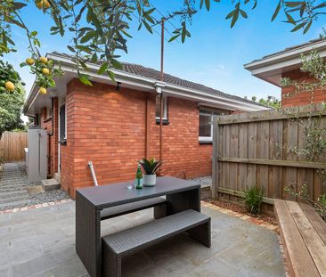 Lovely Two Bedroom Unit in Good Location! - Photo 2
