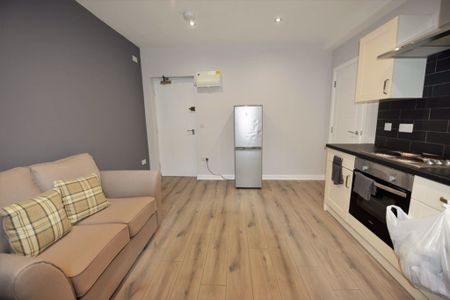 1 bedroom Apartment in Midland Road, Leeds - Photo 5