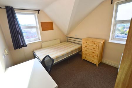 3 bedroom apartment to rent - Photo 4