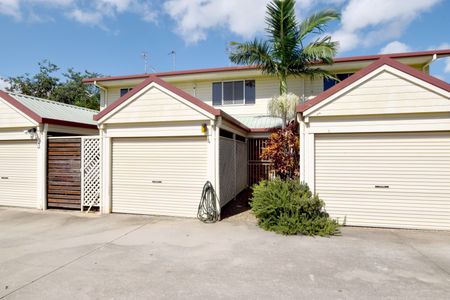 STUNNING MOVE-IN READY HOME IN GLADSTONE CENTRAL - Photo 3