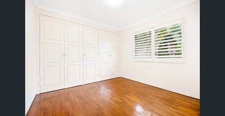 Top Floor. Leafy Outlook. Renovated Kitchen. - Photo 2