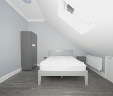 1 bedroom in a house share to rent - Photo 2