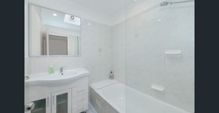 Easy Coastal Living: Furnished 3-Bedroom Home - Photo 4