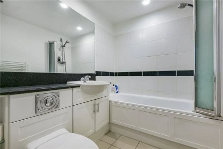 2 bedroom flat in 1 Brewhouse Lane - Photo 4