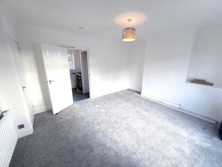 9, Kingsham Road*, Chichester - Photo 2