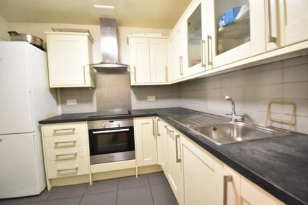 3 bedroom apartment to rent - Photo 2