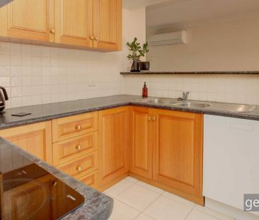 CLASSY TOWNHOUSE in WEIR PARK - Photo 6