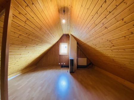 Rustikale Wohnung mit Parkplatz, Estrich und Gartensitzplatz - Photo 2