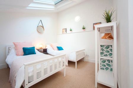 2 Bed Flat, St. Philips, BS2 - Photo 4