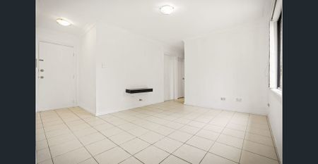 Spacious 3-Bedroom Family Villa in Prime Toongabbie Location - Photo 3