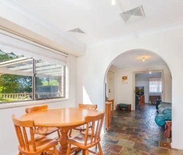 “Oversized Family Living” - Photo 3