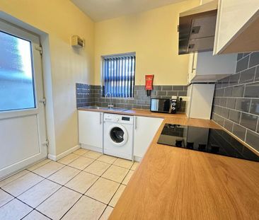 4 bedroom terraced house to rent - Photo 5
