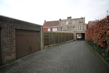 Een gelijkvloers appartement met 2 slaapkamers, tuin en garage. - Foto 4