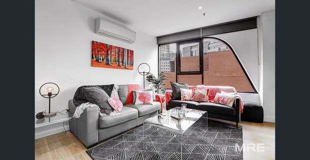 Bright and airy fully furnished - Photo 1