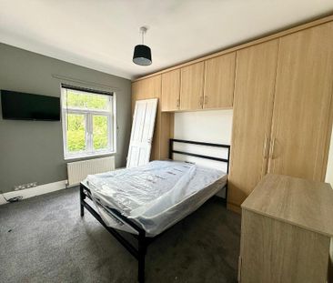 4 bedroom terraced house to rent - Photo 3