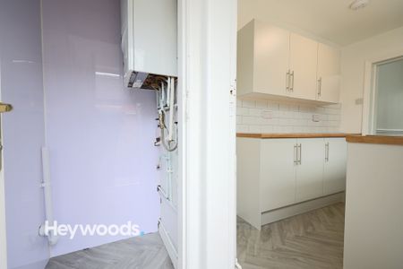 2 bed terraced house to rent in Mars Street, Stoke-on-Trent, Staffordshire - Photo 3