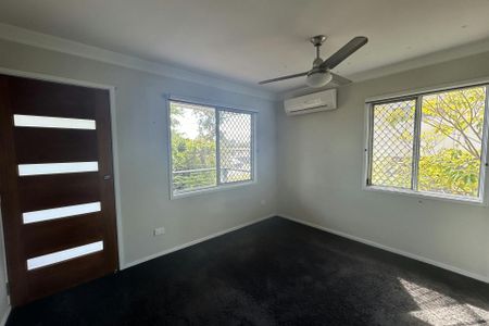 SPACIOUS FAMILY HOME WITH A RUMPUS ROOM AND SWIMMING POOL AVAILABLE NOW! - Photo 5