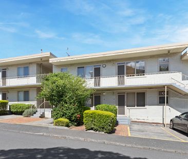 2/49 Flemington Street, Travancore, Vic 3032 - Photo 6