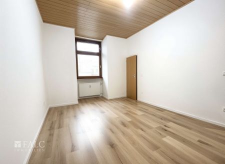 Renovierte Altbauwohnung mit Balkon - Photo 2