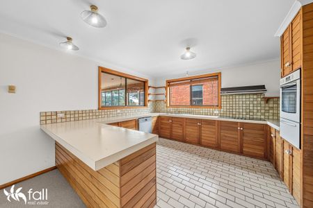 3 Bedroom Apartment Perfectly Positioned On The North Hobart Strip! - Photo 2