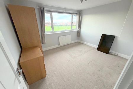 4 bedroom terraced house to rent - Photo 3