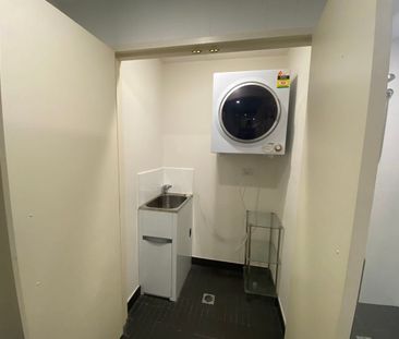 Modern 2-Bedroom Apartment with 2 Bathrooms and Parking - Photo 5