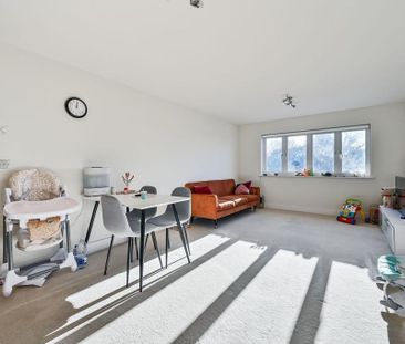2 bedroom flat to rent - Photo 2