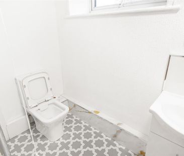 2 bedroom end of terrace house to rent - Photo 5