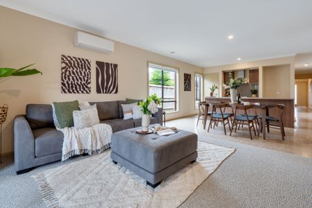 Modern Family Home - Photo 2