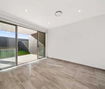 Stunning 4 Bedroom Duplex - Photo 4