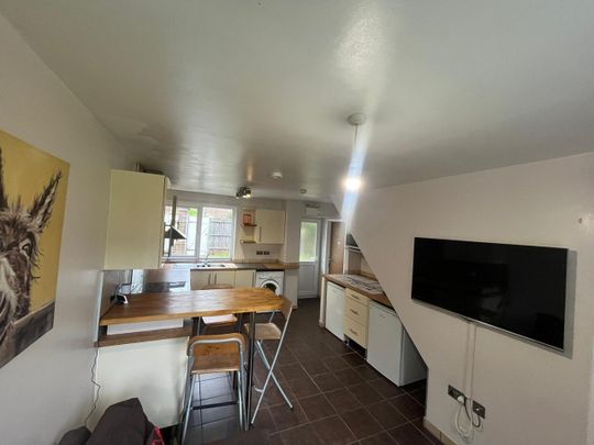 Room in a Shared House, Leasow Drive, B15 - Photo 1