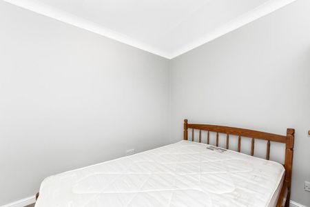 3 bedroom flat to rent - Photo 5