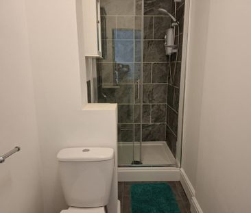 1 bedroom in a house share to rent - Photo 6