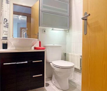 Double bed in Stylish rooms for rent in 4-bedroom apartment perfect... - Photo 6