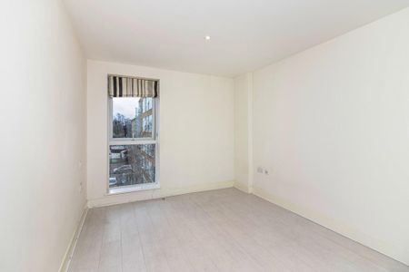 3 bedroom flat to rent - Photo 4