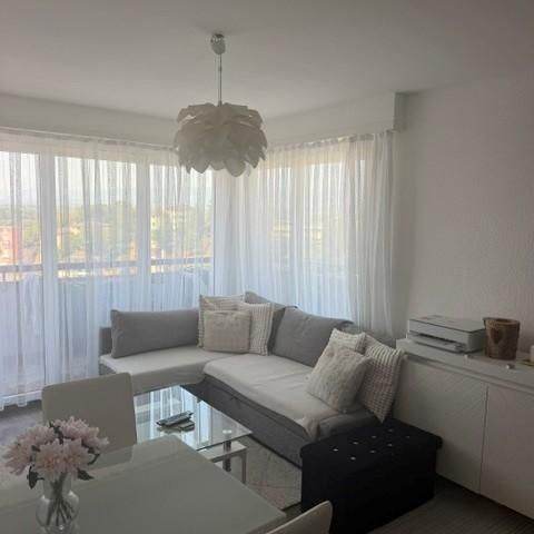 Logement de 3 pièces offrant confort et praticité au quotidien. - Photo 1