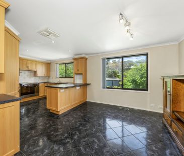 Family Home with Pool, Solar & Expansive Gardens in a Prime Location - Photo 4