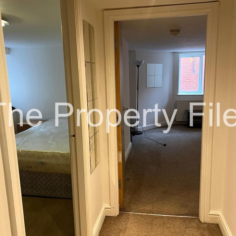 2 bedroom flat to rent - Photo 1