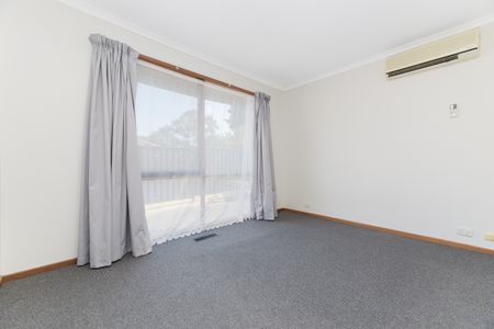 49 Courtenay Avenue, Cranbourne North VIC 3977 - House For Rent | Domain - Photo 3