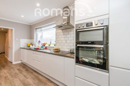 4 bedroom semi-detached house to rent - Photo 5