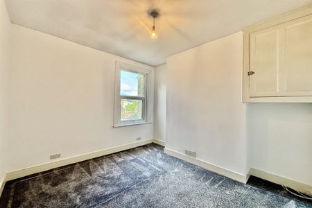 1 bed Flat Shakespeare Drive, Westcliff-on-Sea, SS0 - Photo 3