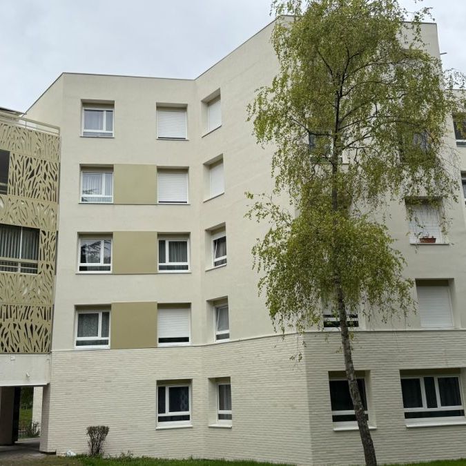 Location appartement T4 80.64m² à Reims (51100) Loyer CC * : 554.36 € Réf : ER.10376 - Photo 2