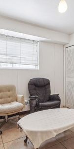 3 1/2 basement apt - Photo 3