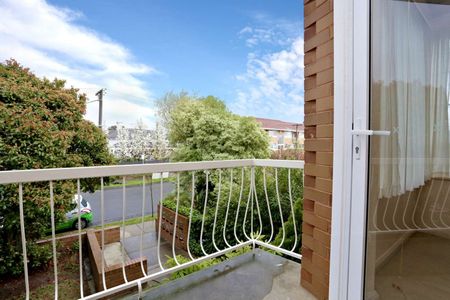 8/12 Irving Street, Malvern VIC 3144 - Photo 5