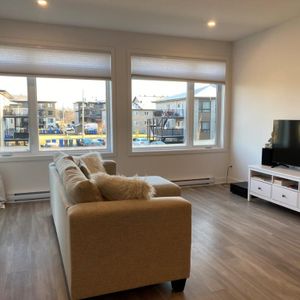 Grand 5 ½ moderne – Vue sur le Mont St-Hilaire – 2 stationnements - Photo 2