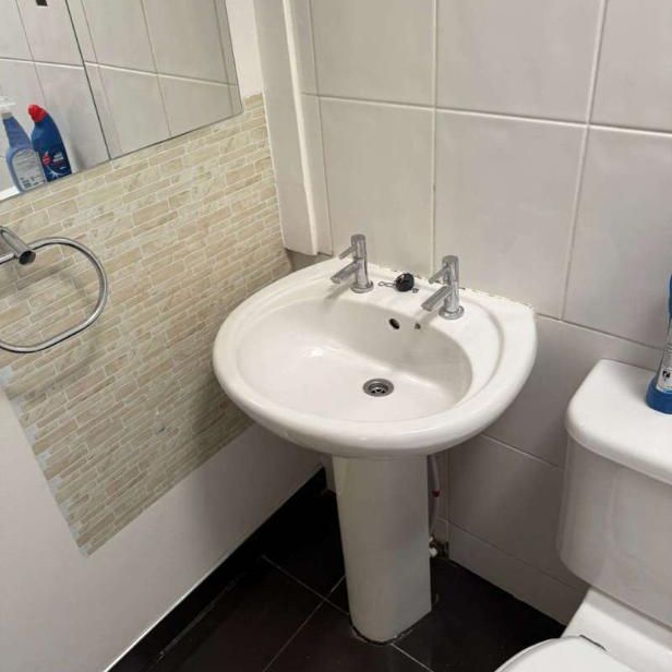 Ware, SG12 - Photo 1