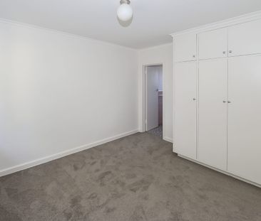 One Bedroom apartment located in the heart of Glen Iris. - Photo 1